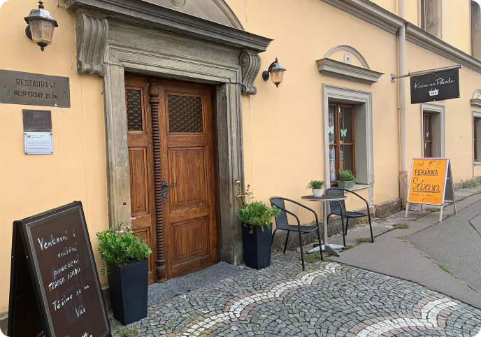Exteriér Krámu na Pohodu, Neuperský dvůr Chrudim